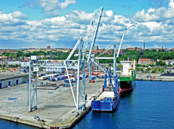Frachtschiffe im Hafen von Aarhus (Dänemark)