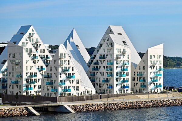Gebäude des Wohnkomplexes Isbjerget (Eisberg) in Aarhus in Dänemark