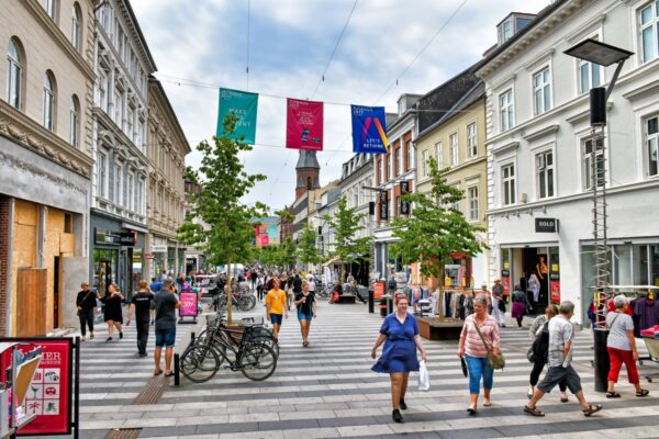 Einkaufsmeile Ryesgade im Zentrum der dänischen Stadt Aarhus