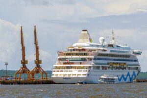 Kreuzfahrtschiff AIDAvita von AIDA Cruises auf dem Amazonas