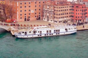 Luxus-Hotel-Barge La Bella Vita von European Waterways