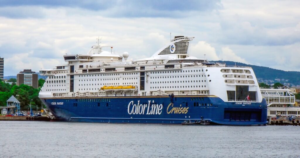 Fährschiff Color Fantasy von Color Line im Hafen von Oslo (Norwegen)